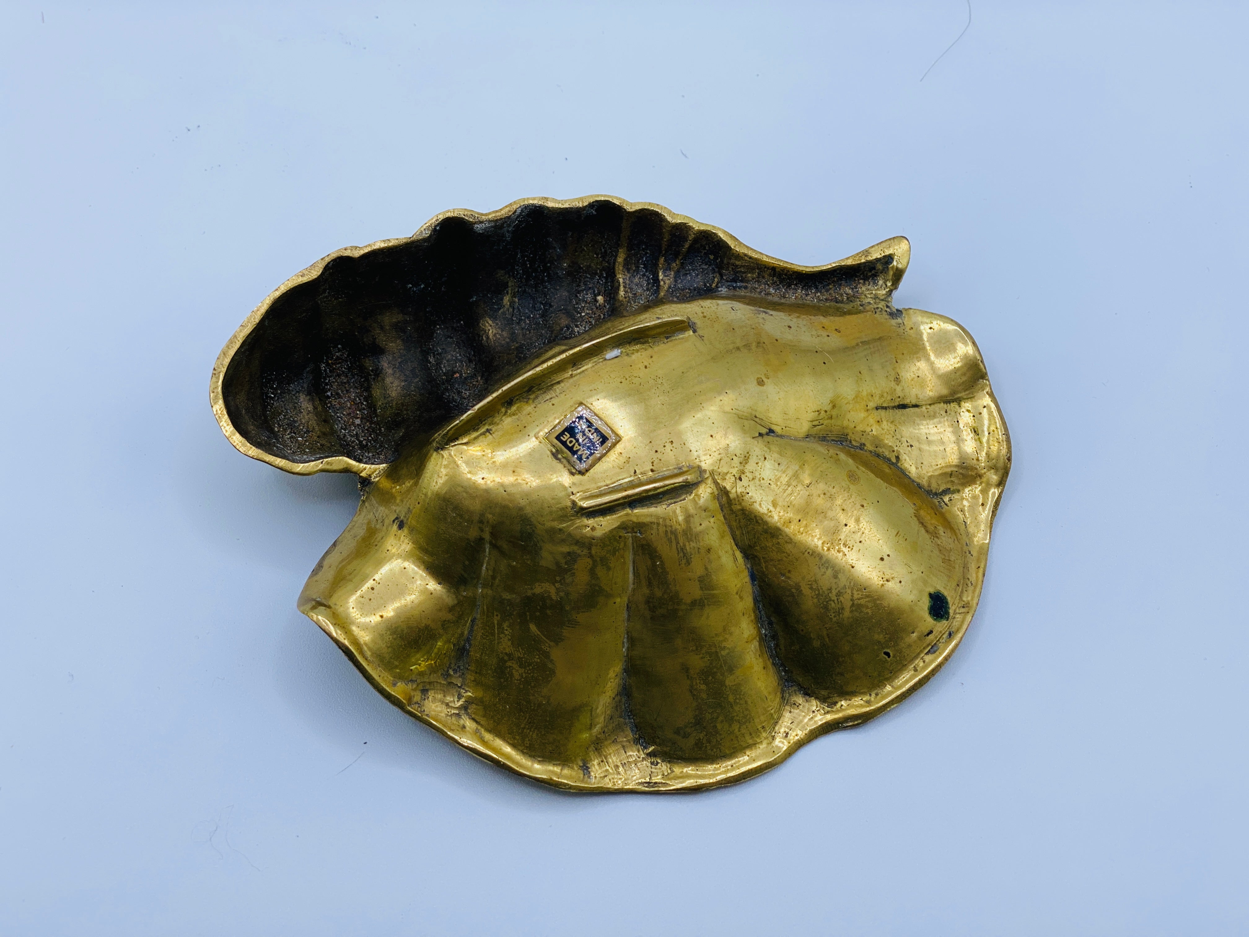 shop-one-of-kind-vintage-unique-antique-gifts-home-decor-online-shell-trinket
