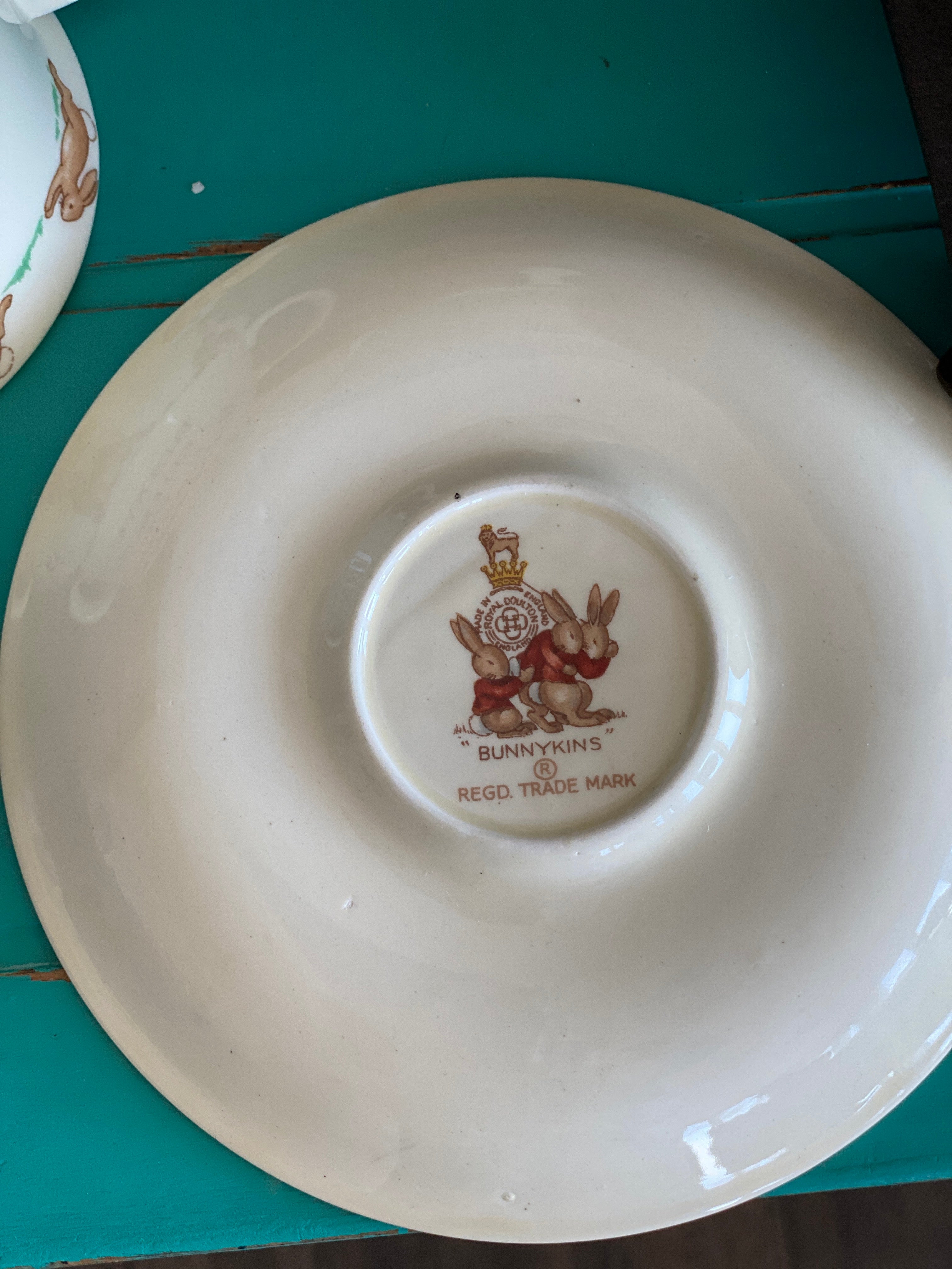house-of-hanbury-shop-vintage-antiques-home-decor-milkglass-brass-silver-chinoiserie-bunny