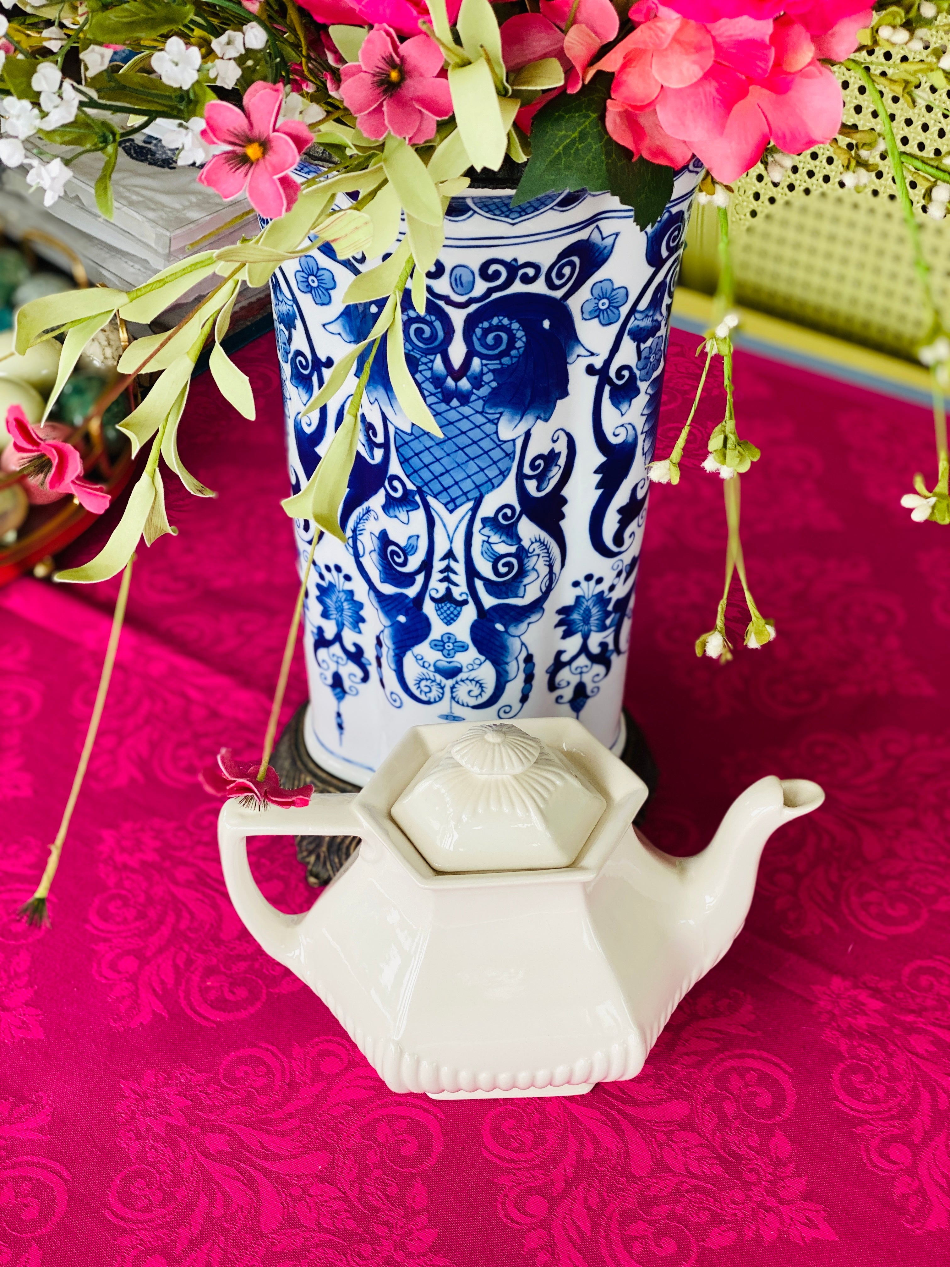 house-of-hanbury-shop-vintage-antiques-home-decor-milkglass-brass-silver-chinoiserie-teapot
