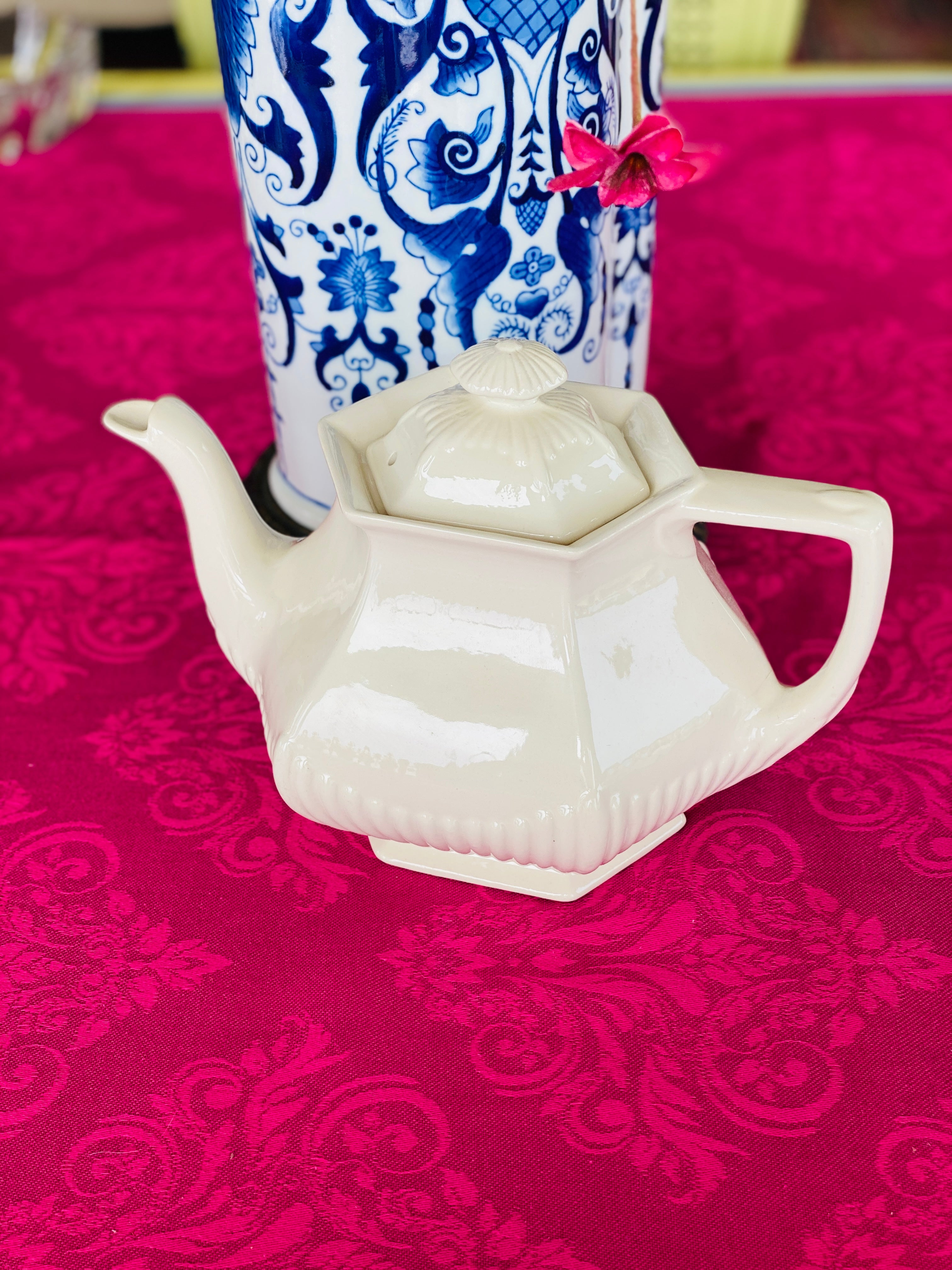 house-of-hanbury-shop-vintage-antiques-home-decor-milkglass-brass-silver-chinoiserie-teapot