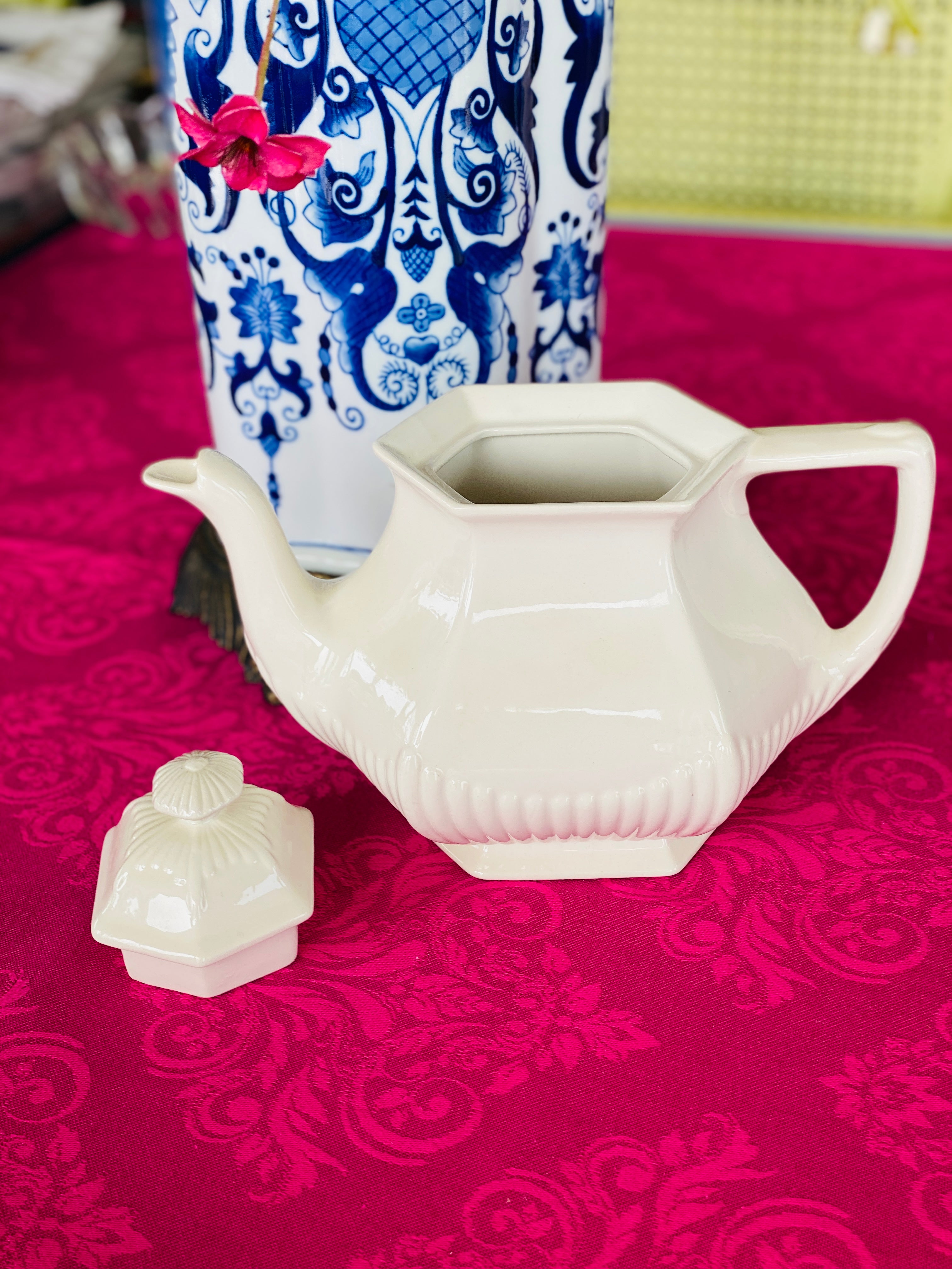 house-of-hanbury-shop-vintage-antiques-home-decor-milkglass-brass-silver-chinoiserie-teapot