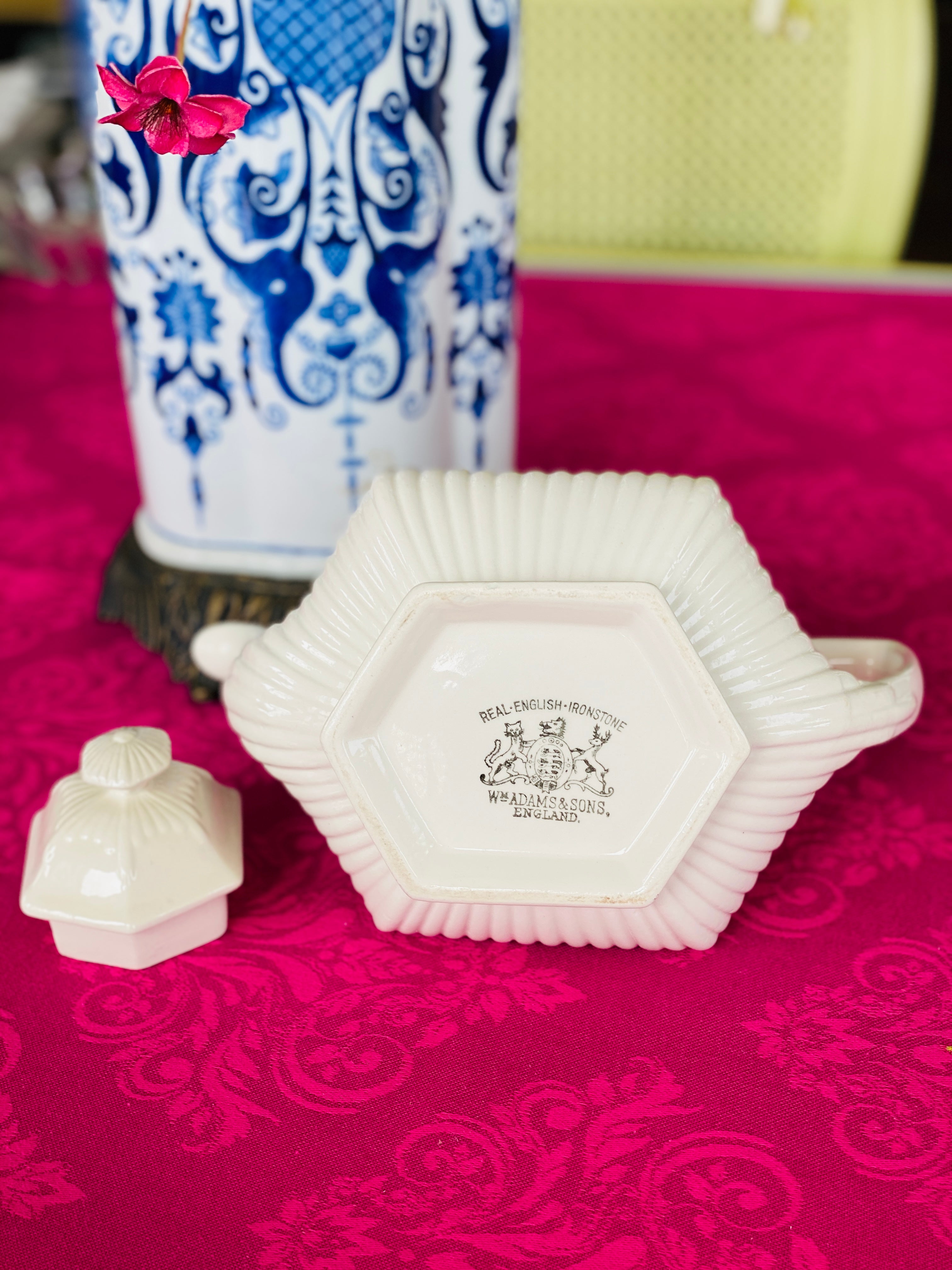 house-of-hanbury-shop-vintage-antiques-home-decor-milkglass-brass-silver-chinoiserie-teapot