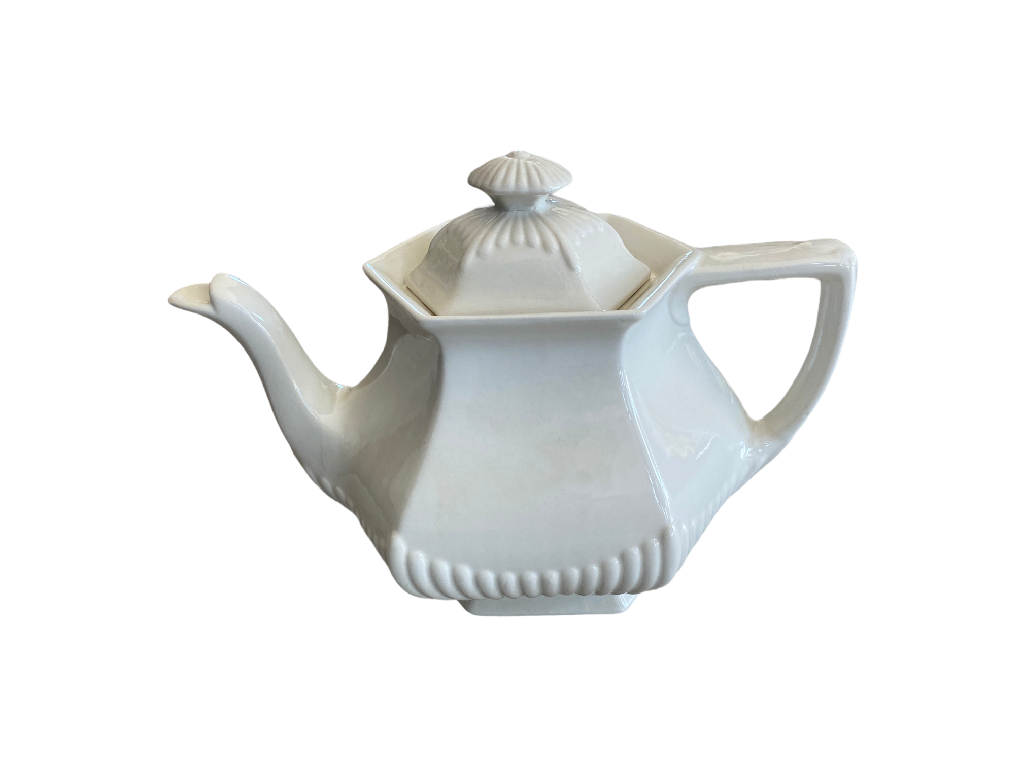 house-of-hanbury-shop-vintage-antiques-home-decor-milkglass-brass-silver-chinoiserie-teapot