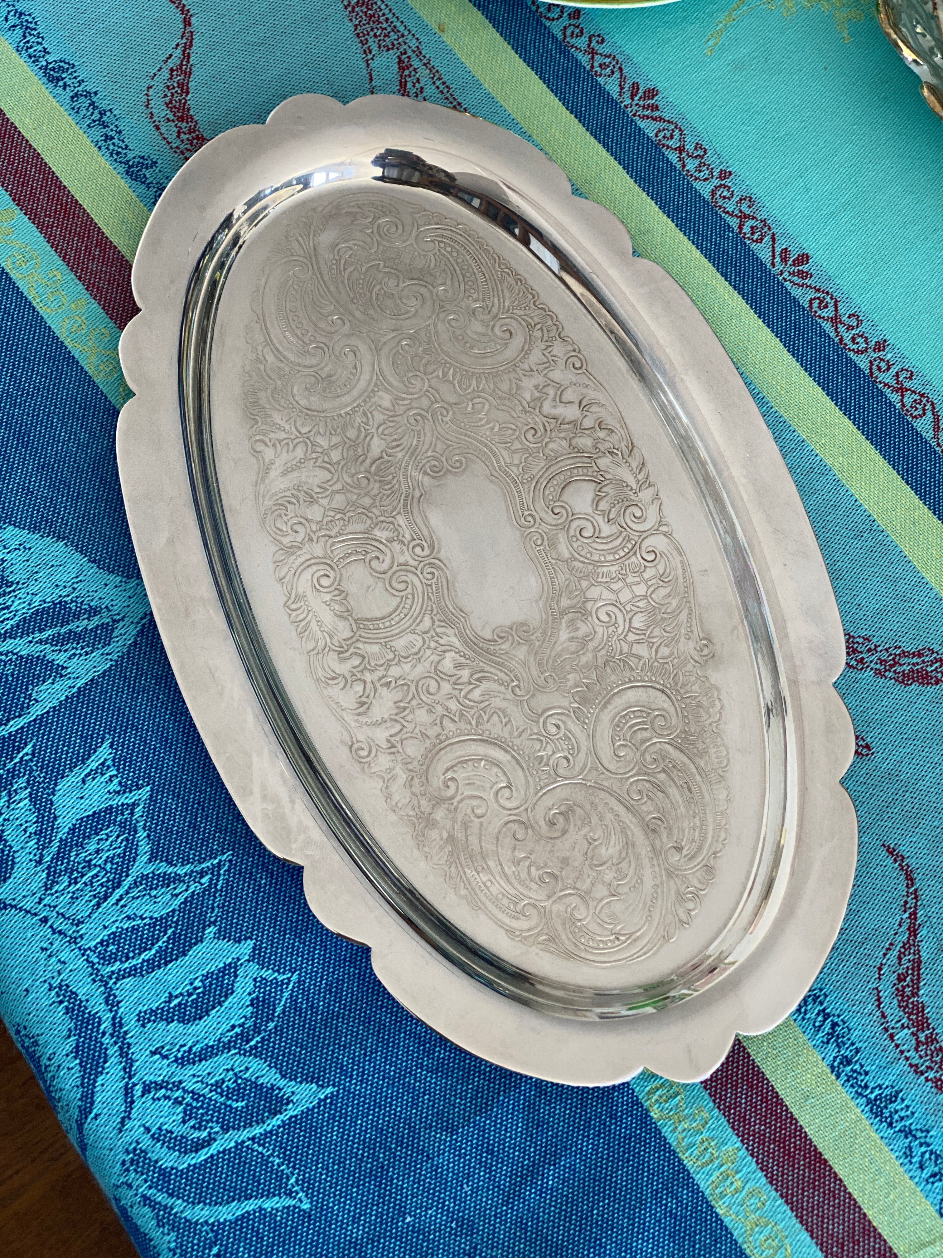 house-of-hanbury-shop-vintage-antiques-home-decor-milkglass-brass-silver-chinoiserie-dish