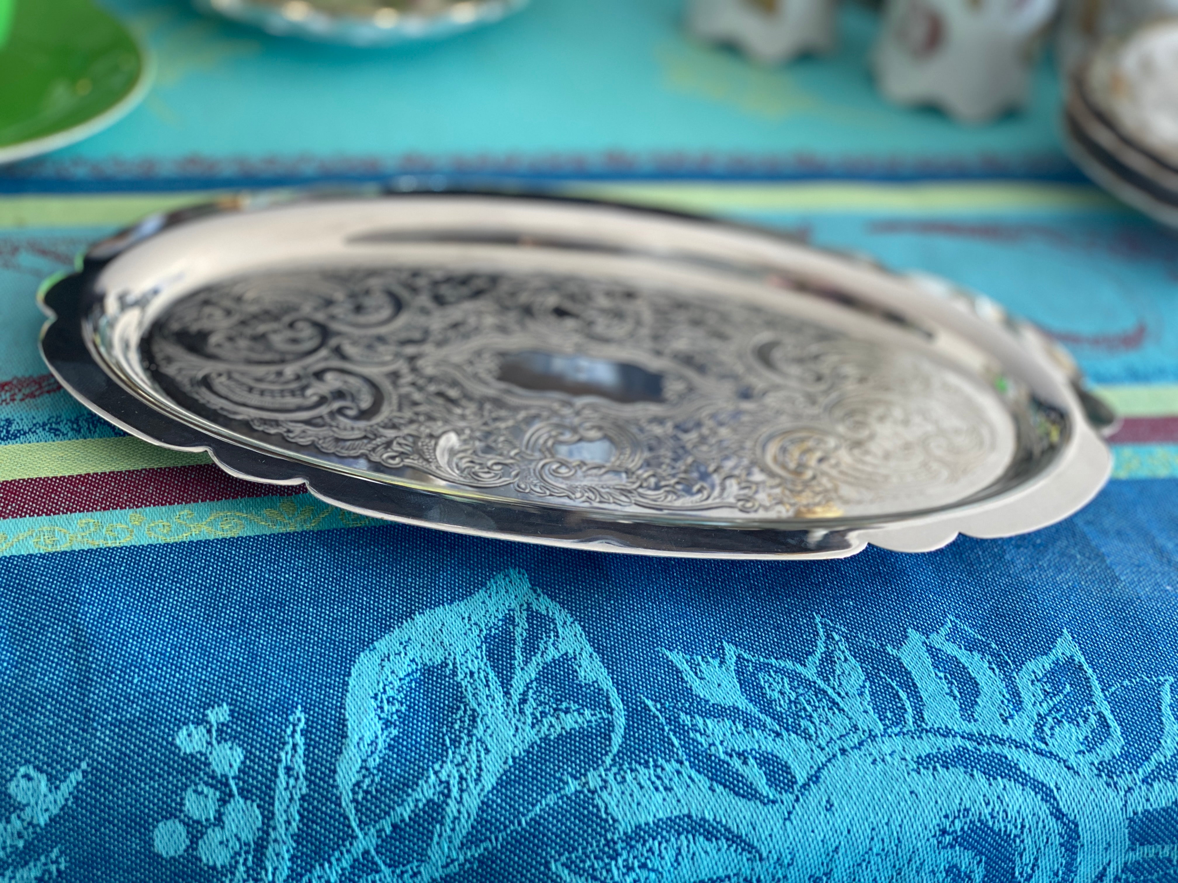 house-of-hanbury-shop-vintage-antiques-home-decor-milkglass-brass-silver-chinoiserie-dish