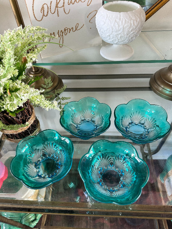 Vintage Blue/Green Glass Bowls, Shell Design, Scalloped Edge – The House of  Hanbury