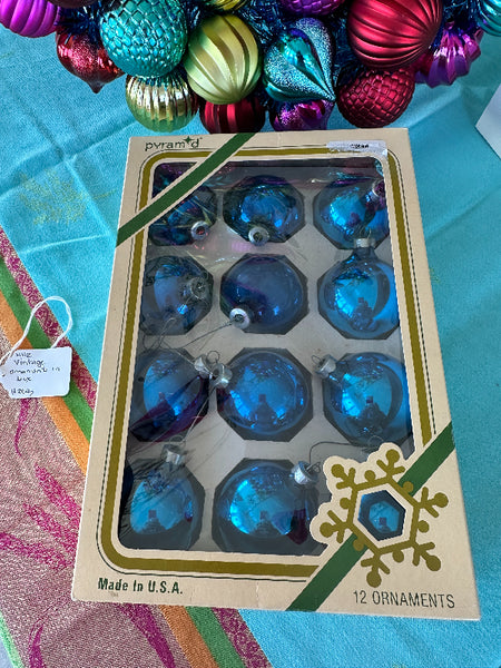 Vintage ornaments in box - Blue