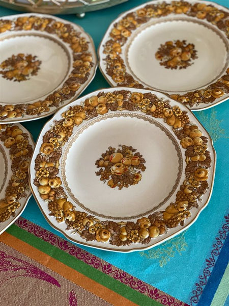 Set of 5 Crown Ducal Florentine dishes, brown and orange fruit pattern