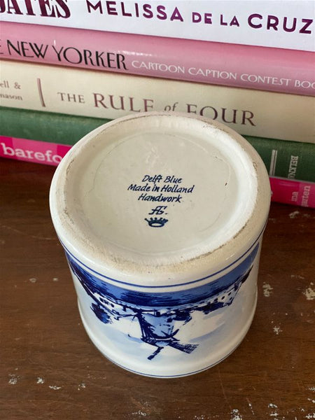 Small Delft ceramic cup/cache pot