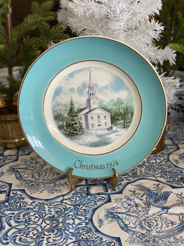 Wedgewood for Avon Vintage Christmas Plate 1974